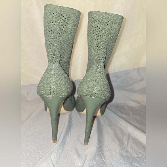 Used bootie heels 💙 - Picture 3 of 5